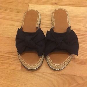 Adorable NAVY slides with bow
